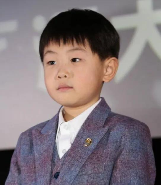 张峻豪被站姐爆料视频,张峻豪被站姐爆料视频引发热议 第1张 张峻豪被站姐爆料视频,张峻豪被站姐爆料视频引发热议 第1张